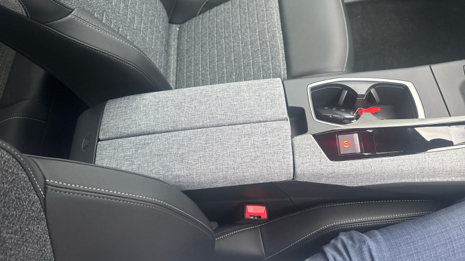 Peugeot 3008 157kW Allure 73kWh 5dr Auto Electric Estate - Image 29